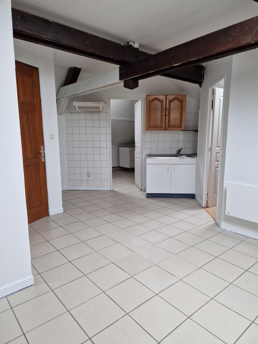 Appartement 1 pièce 23 m² · à Neuville-Saint-Rémy · 23 m² · 300 €/mois