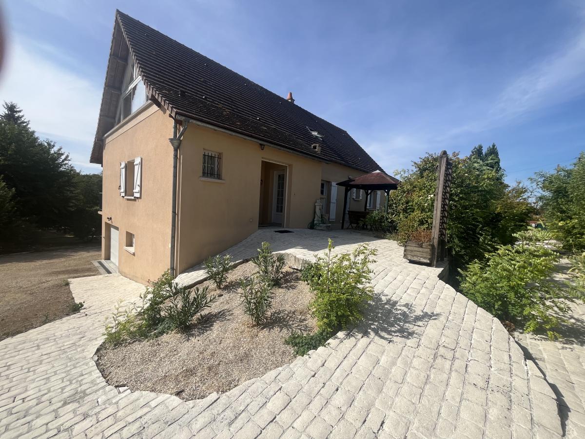 Maison 10 pièces 232 m² · à Saint-Épain · 232 m² · 315 000 €