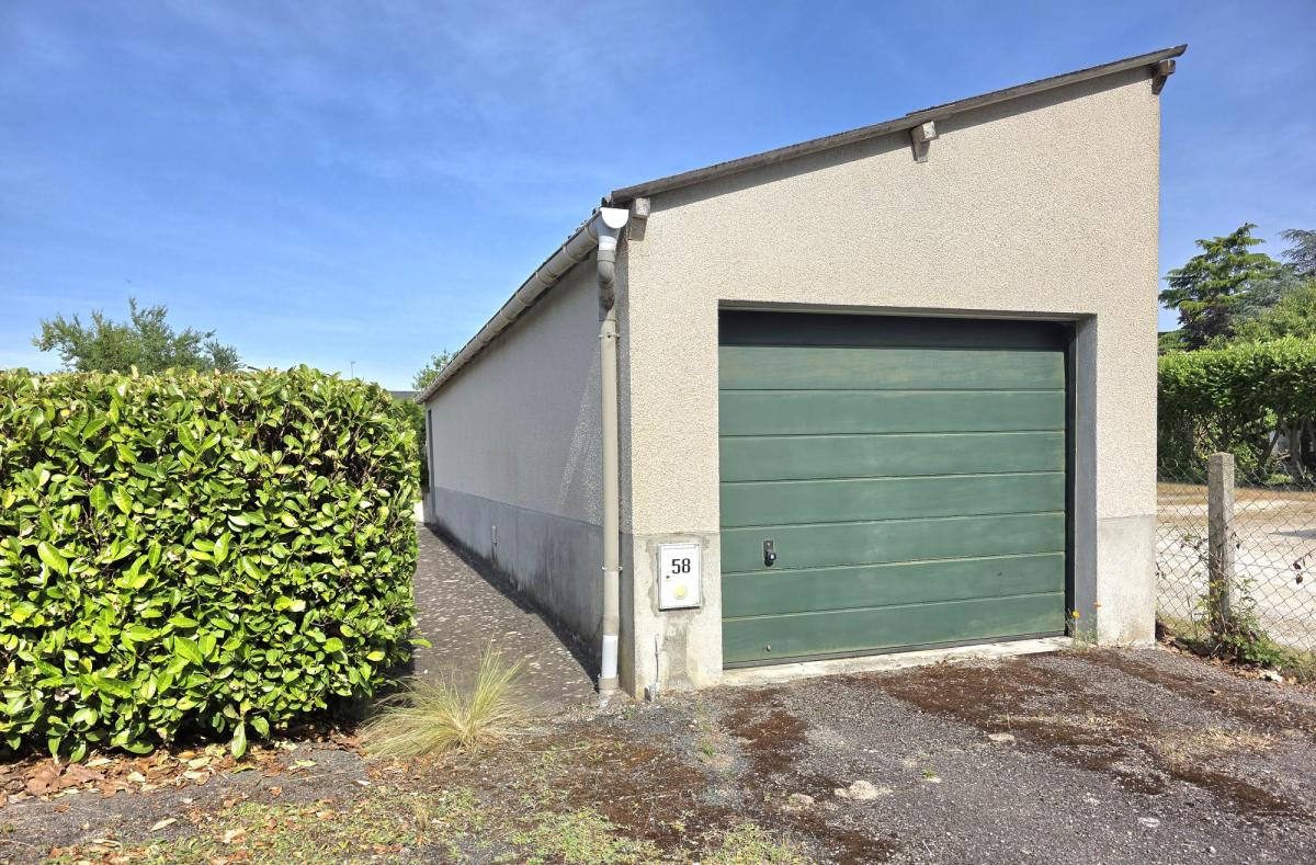 Parking 38 m² · à Vierzon · 38,2 m² · 19 000 €