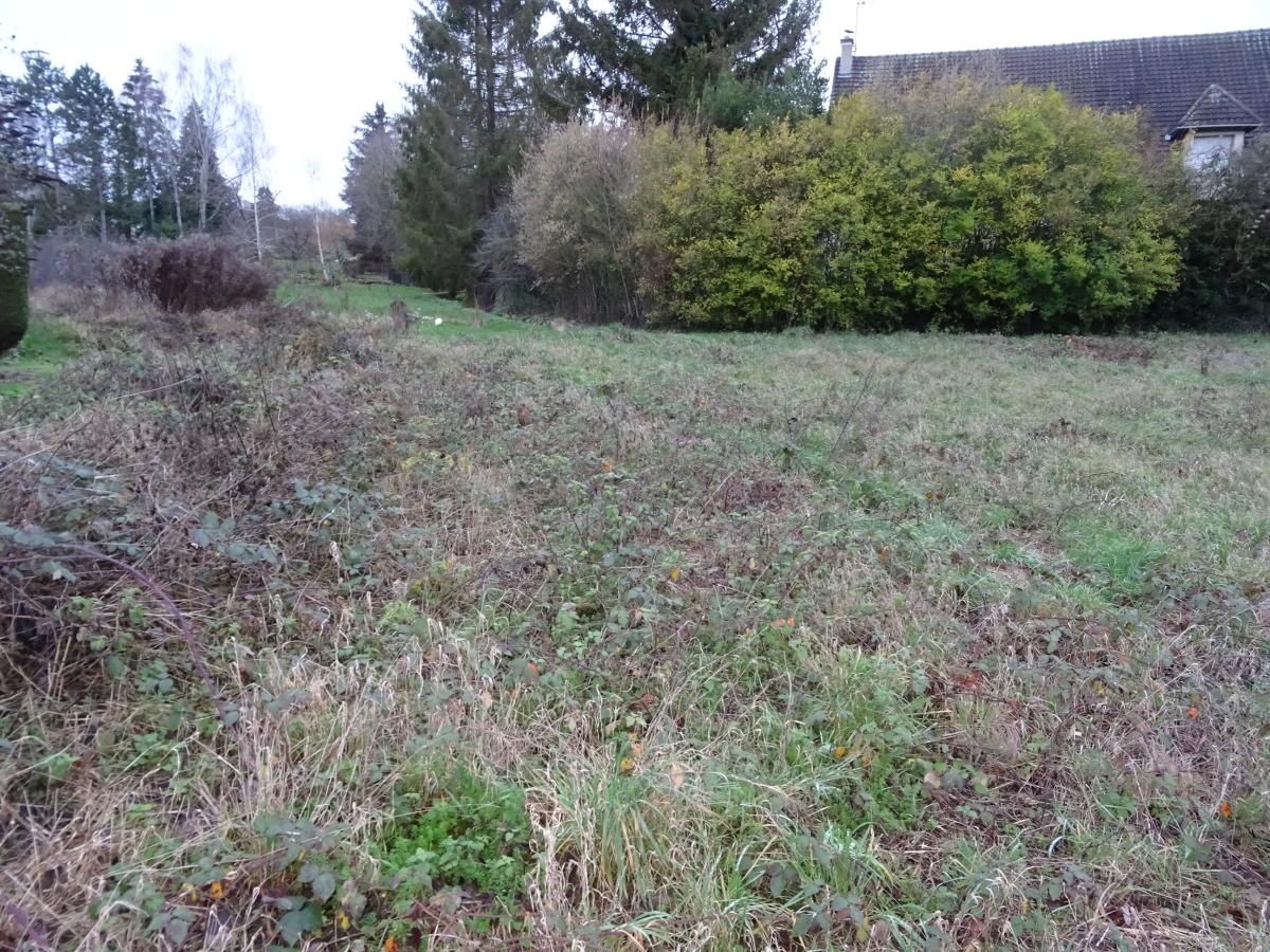 TERRAIN A BÂTIR / A COEUR DU VILLAGE · à Guyencourt · 85 700 €