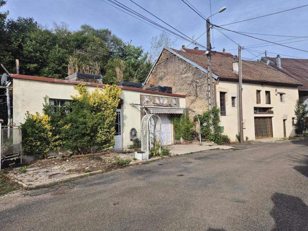 Maison 5 pièces 110 m² · à Ougney · 110 m² · 140 000 €