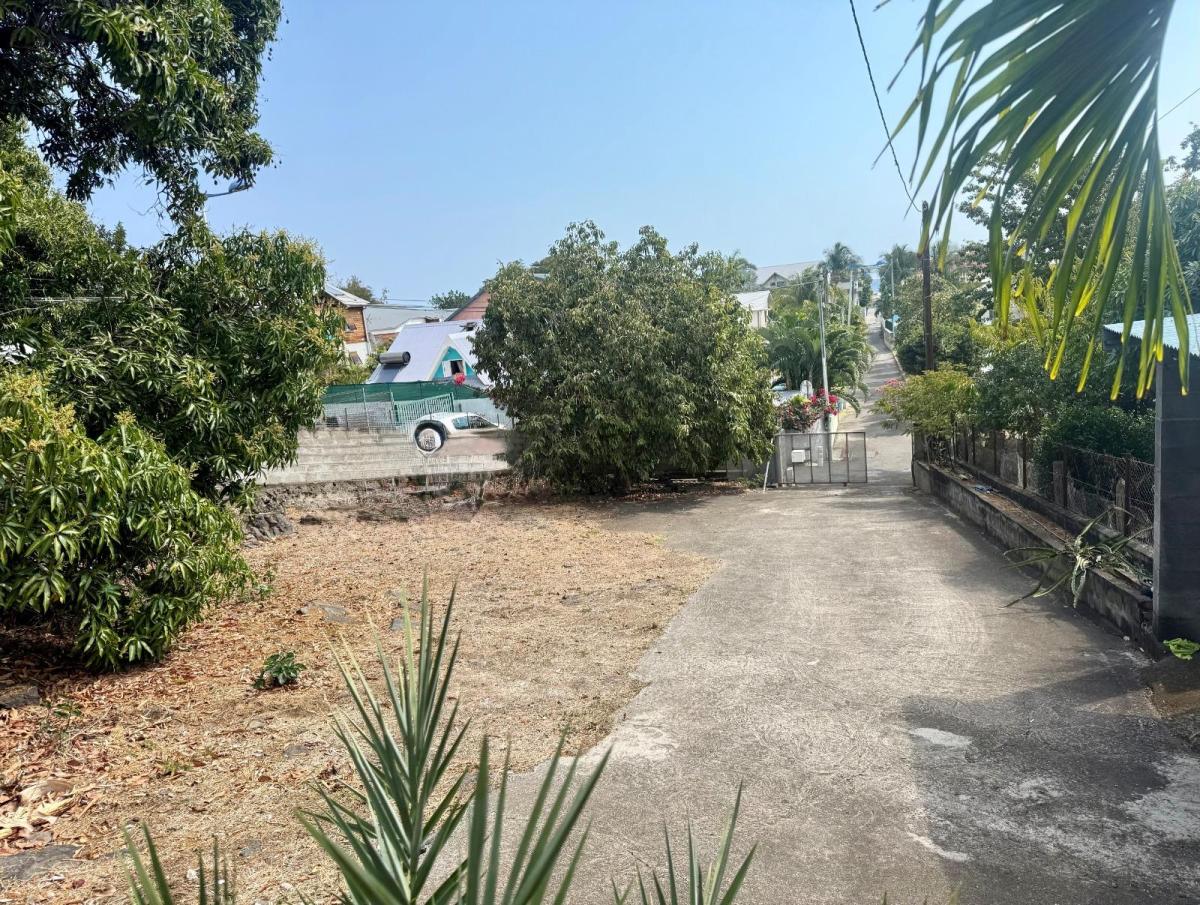 Terrain exceptionnel en hyper centre-ville de Saint-Leu · 1 090 000 €