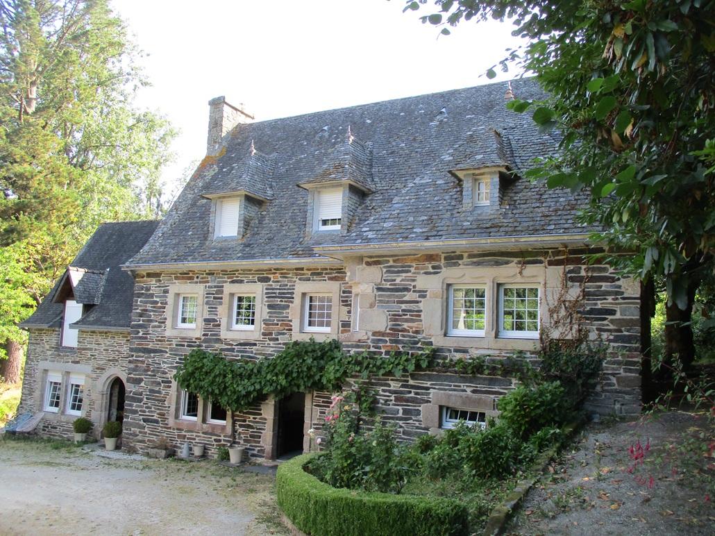 Maison 162 m² · à Châteauneuf-du-Faou · 161,8 m² · 440 160 €