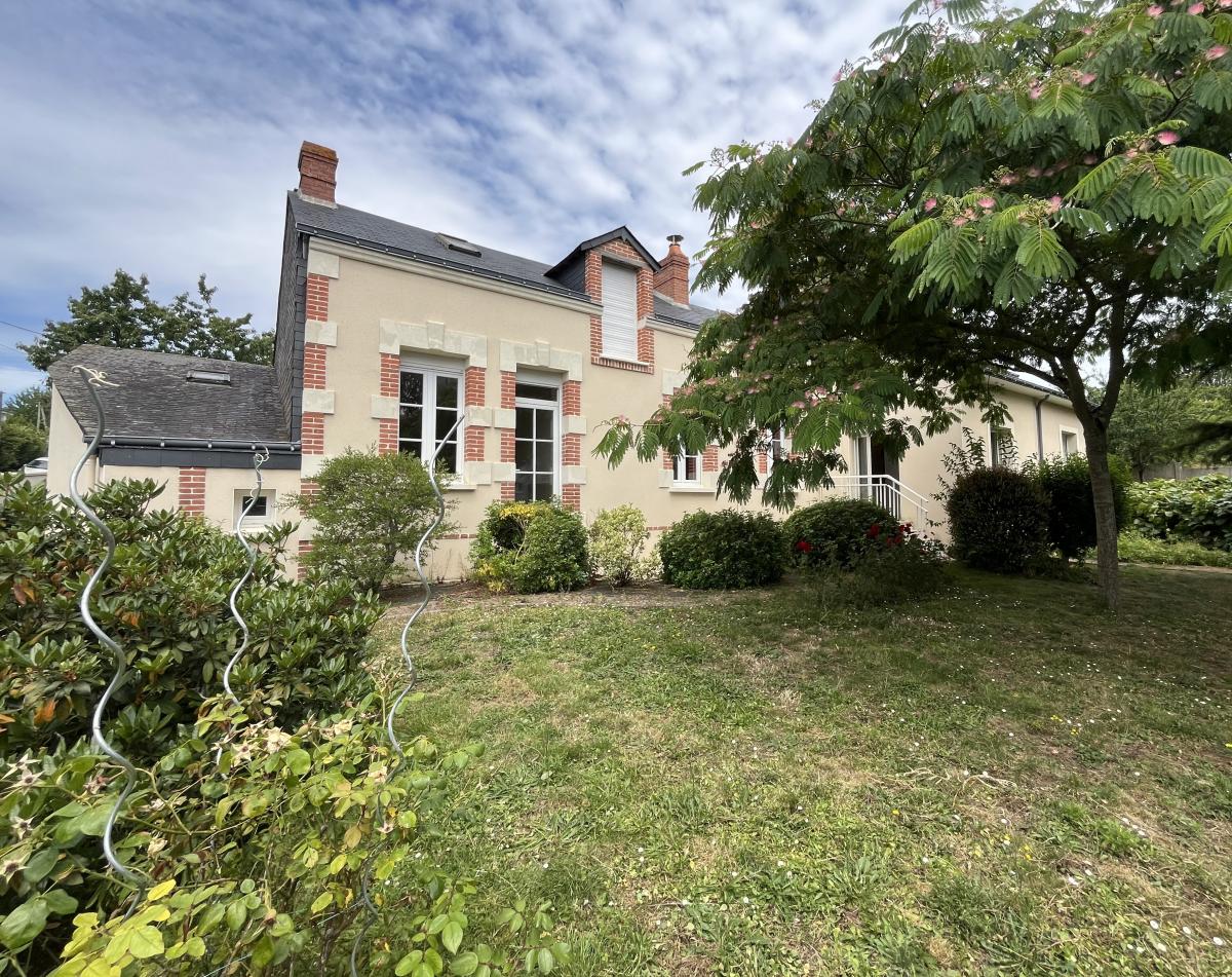 Maison 8 pièces 174 m² · à Segré-en-Anjou Bleu · 174 m² · 230 560 €