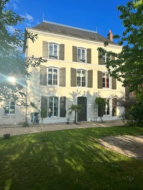 Maison 10 pièces 247 m² · à Vendôme · 247 m² · 571 450 €