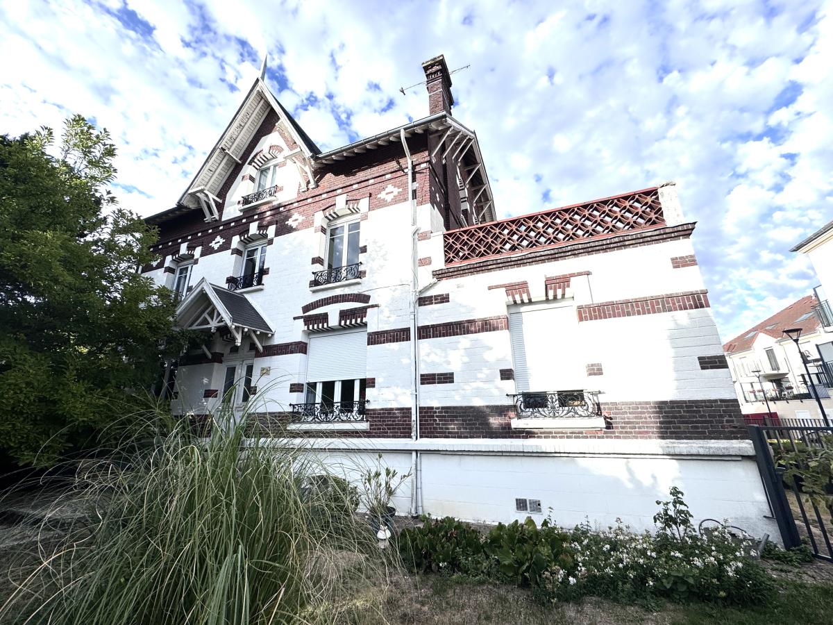 Maison 10 pièces 240 m² · à Crépy-en-Valois · 240 m² · 760 000 €