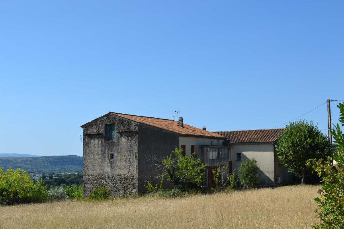 Maison 11 pièces 260 m² · à Ucel · 260 m² · 294 000 €