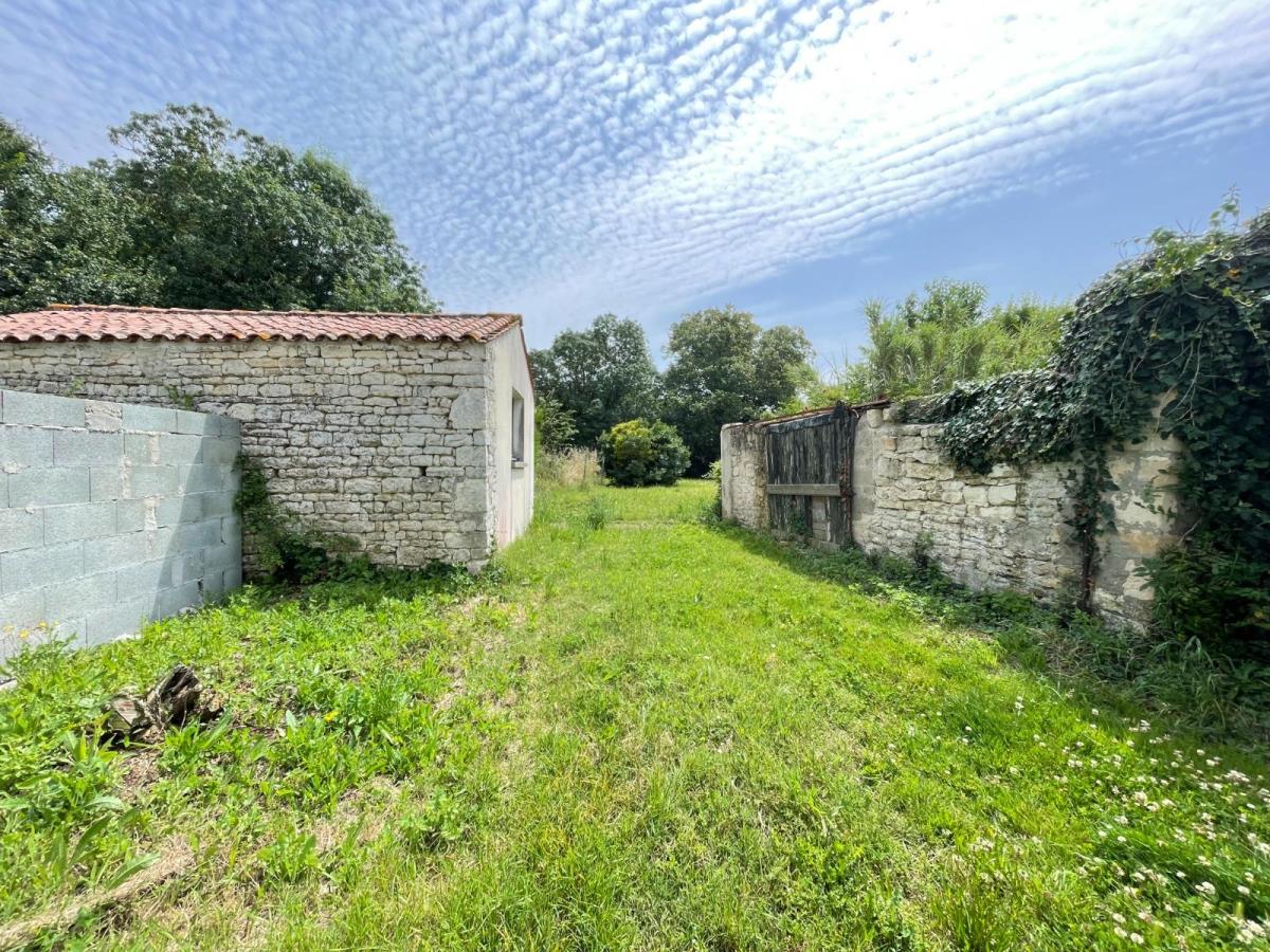 Terrain 1103 m² · à Thairé · 168 000 €