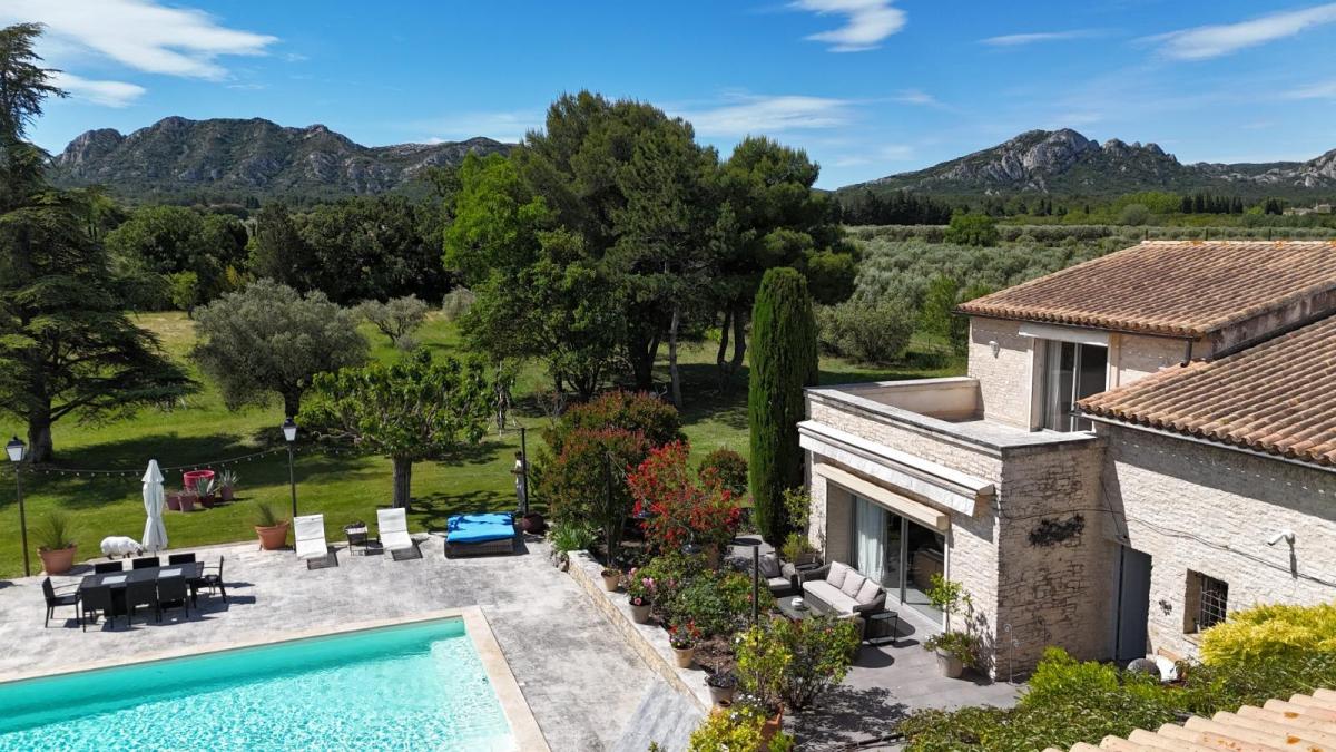Maison 8 pièces 326 m² · à Eygalières · 326 m² · 3 990 000 €