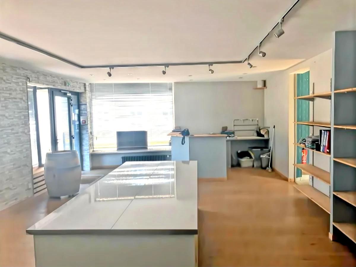 Immeuble 220 m² · à Les Aix-d'Angillon · 220 m² · 73 150 €