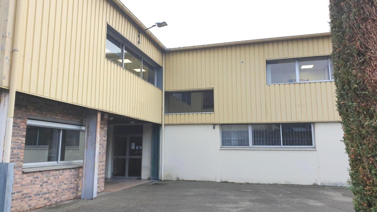 Local commercial 54 m² · au Houlme · 53,9 m² · 57 000 €