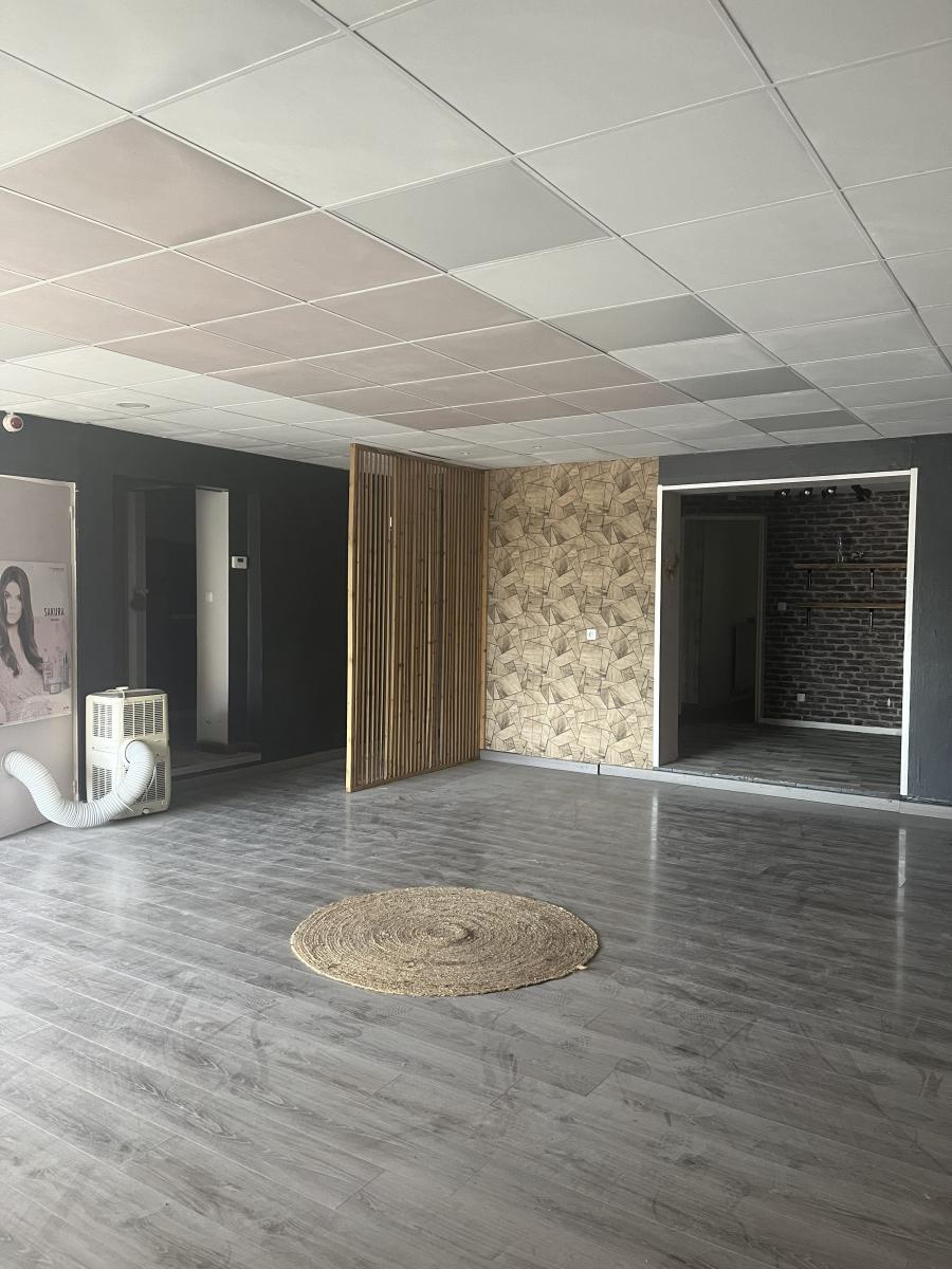 Local commercial 200 m² · à Courcelles-lès-Lens · 200 m² · 1 050 €/mois