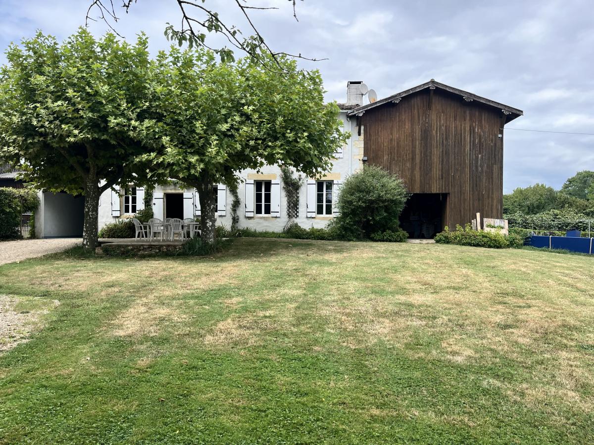 Maison 15 pièces 200 m² · à Barie · 200 m² · 231 000 €