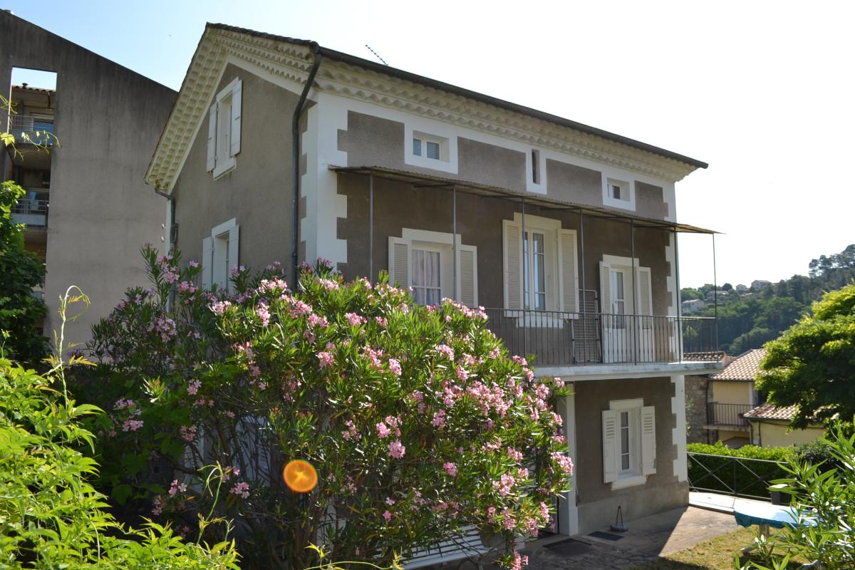Maison 8 pièces 140 m² · à Largentière · 140 m² · 180 000 €