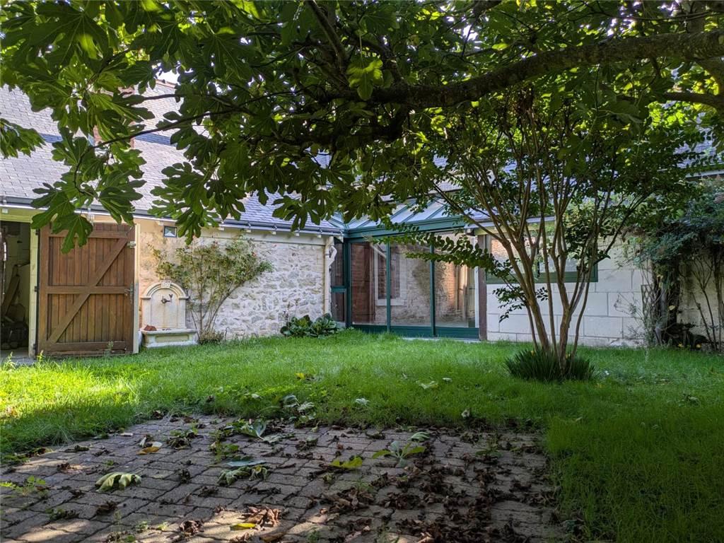 Maison 6 pièces 180 m² · à Sainte-Catherine-de-Fierbois · 180 m² · 270 900 €
