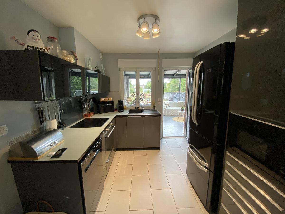 Maison 6 pièces 130 m² · à Lamotte-Warfusée · 130 m² · 262 300 €