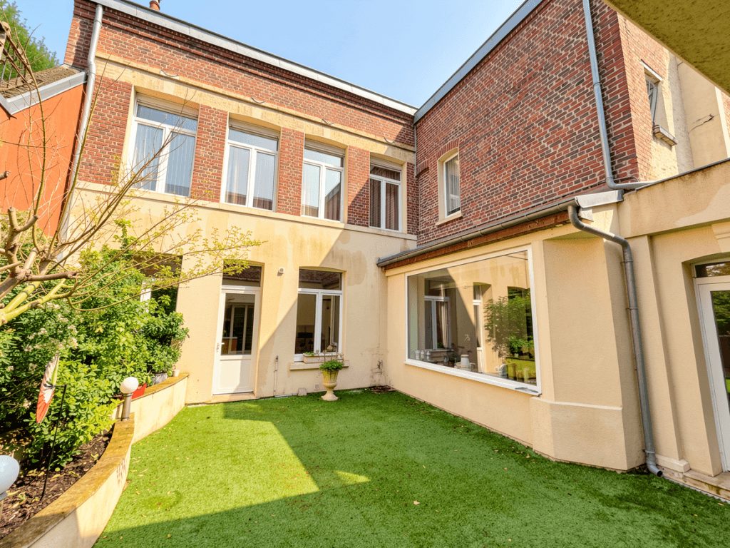 Maison 9 pièces 257 m² · à Saint-Quentin · 257 m² · 290 900 €