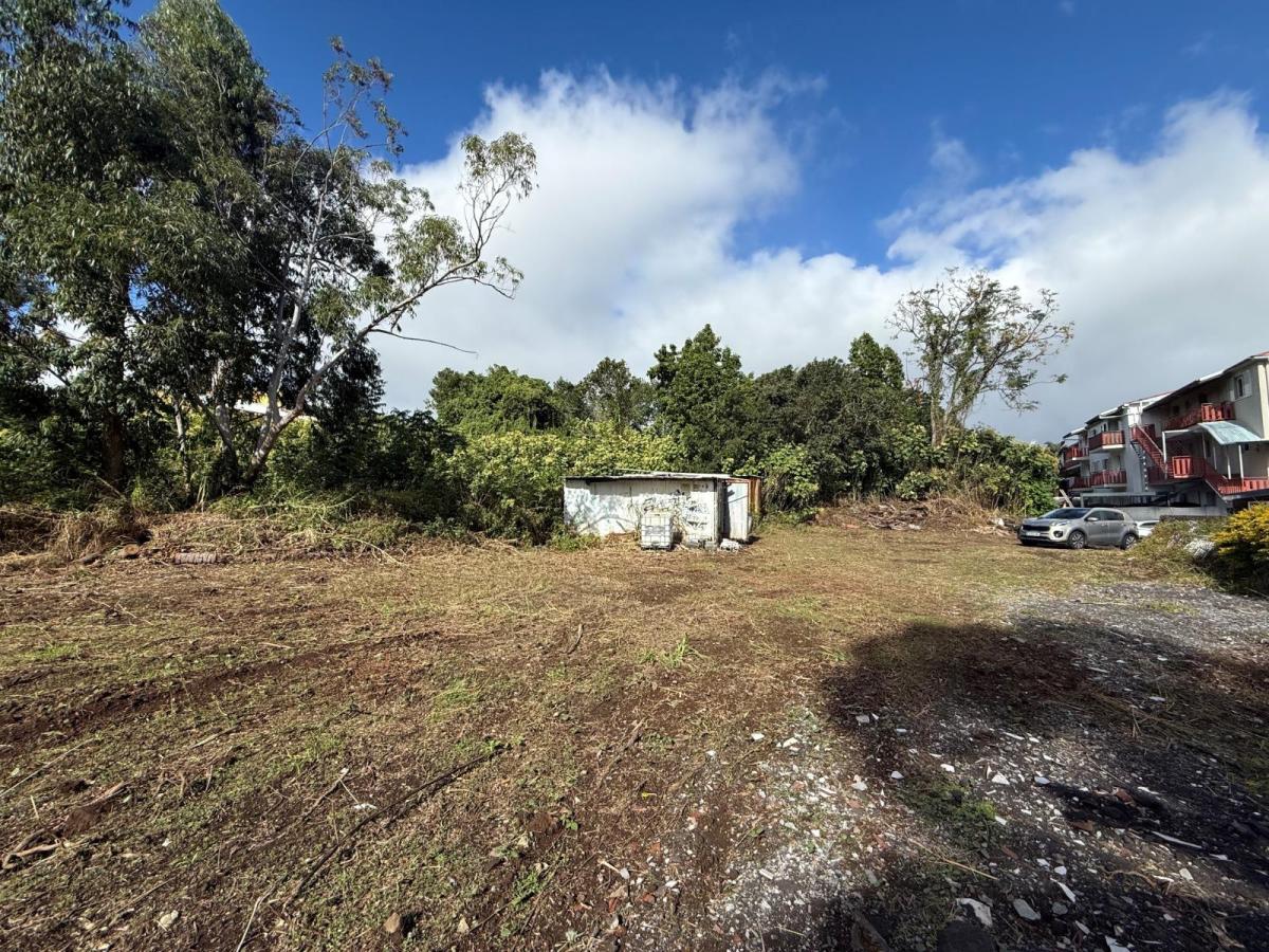 TERRAIN PROCHE HOPITAL TROIS MARES · à Le Tampon · 952 200 €