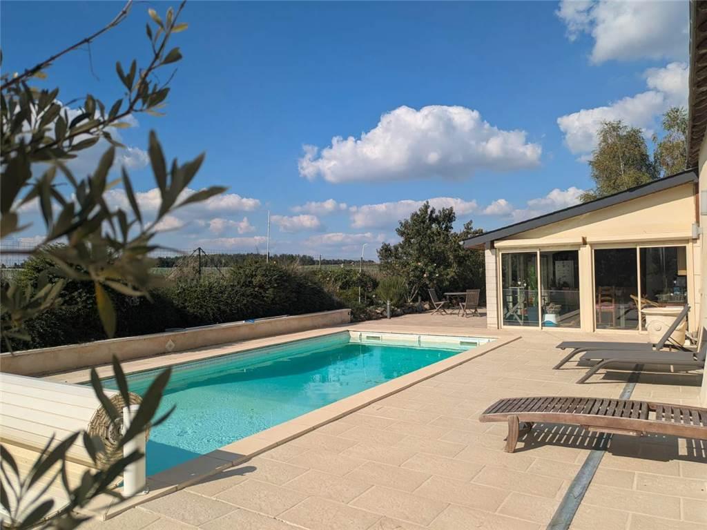 Maison 7 pièces 235 m² · à Saint-Épain · 235 m² · 395 850 €