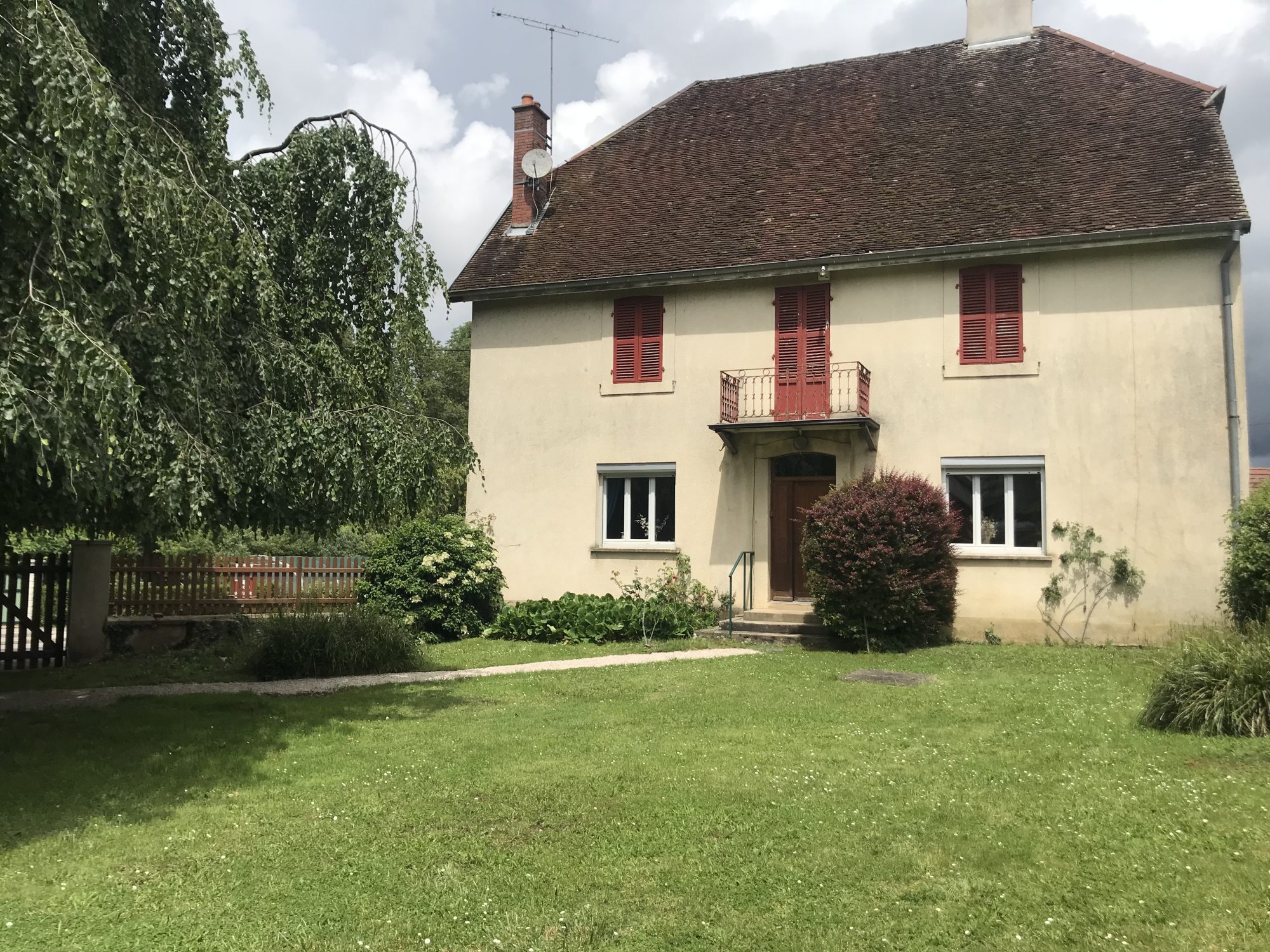 Maison 6 pièces 216 m² · à Fraisans · 216 m² · 220 000 €