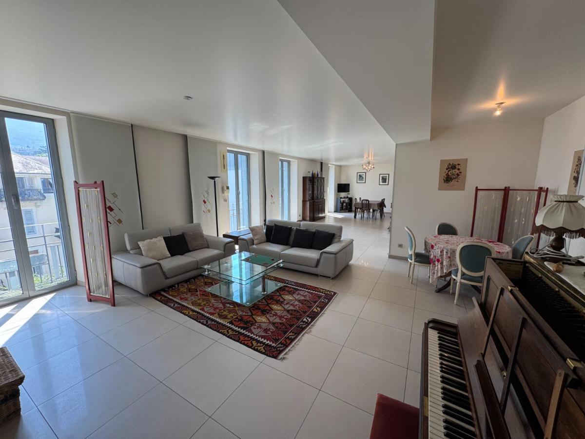 Appartement 6 pièces 201 m² · à Aix-les-Bains · 200,8 m² · 695 000 €