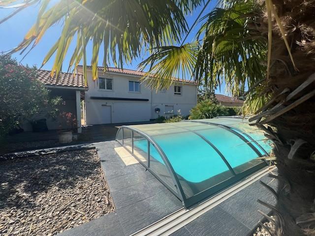 Maison 7 pièces 177 m² · à François · 177 m² · 338 000 €