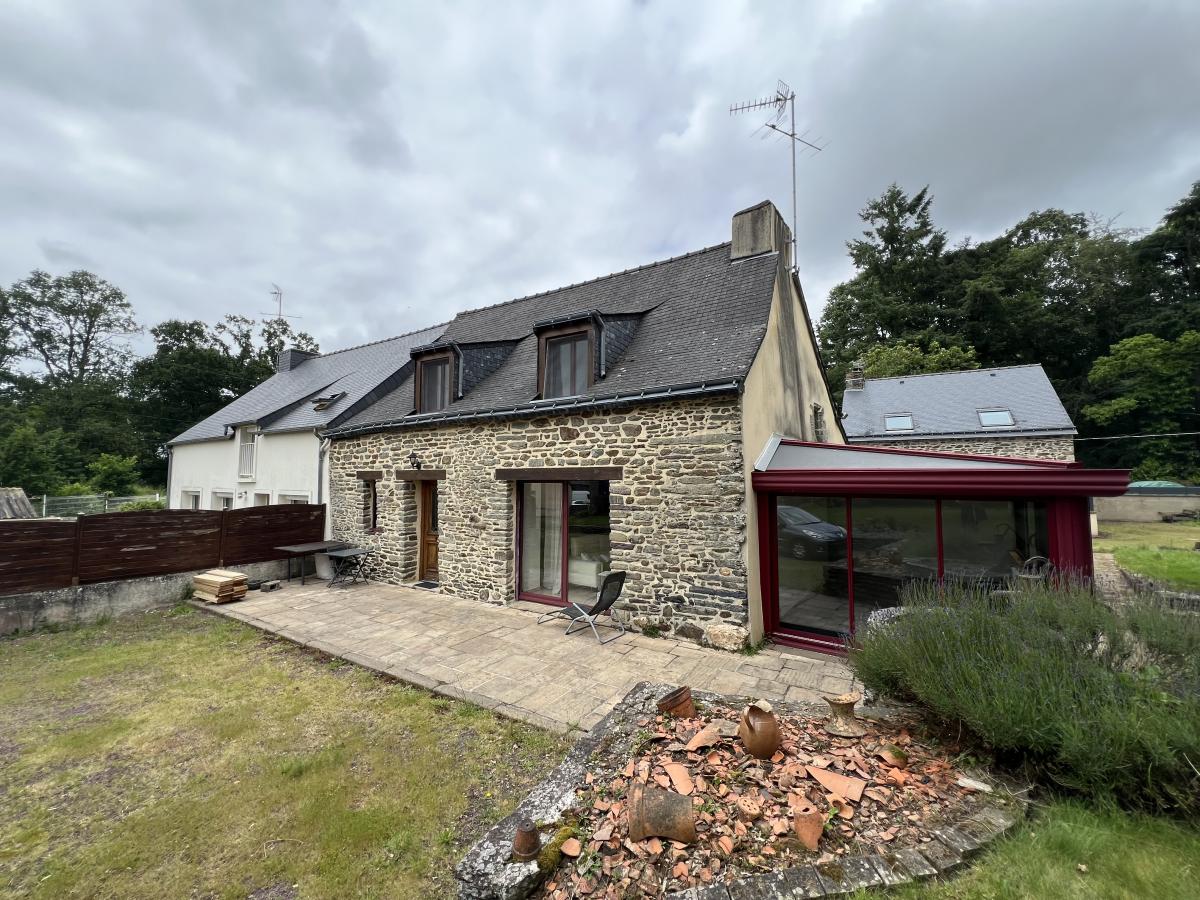 Maison 12 pièces 215 m² · à Loyat · 215 m² · 332 660 €