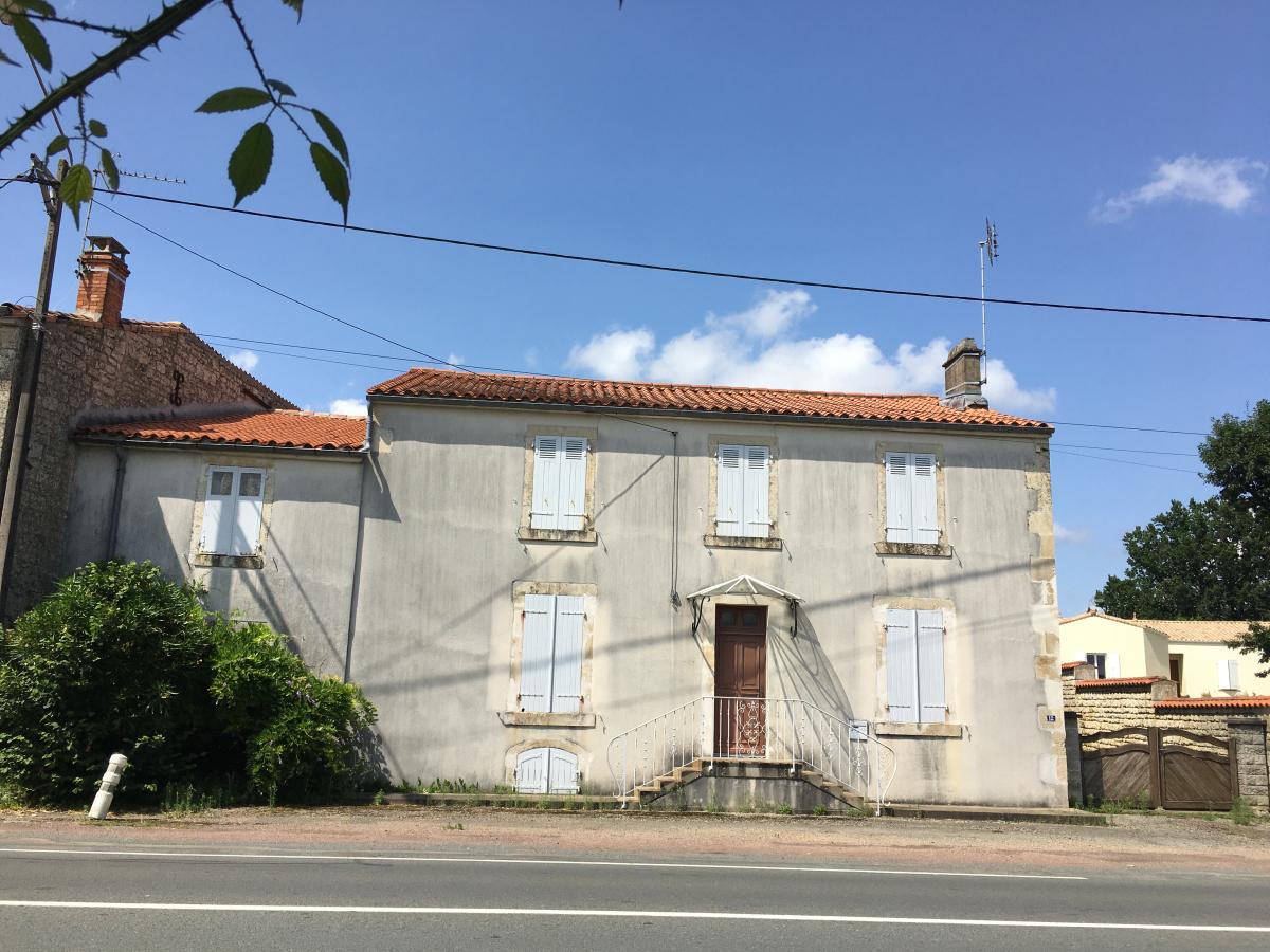 Maison 4 pièces 156 m² · à Fontenay-le-Comte · 156 m² · 116 500 €
