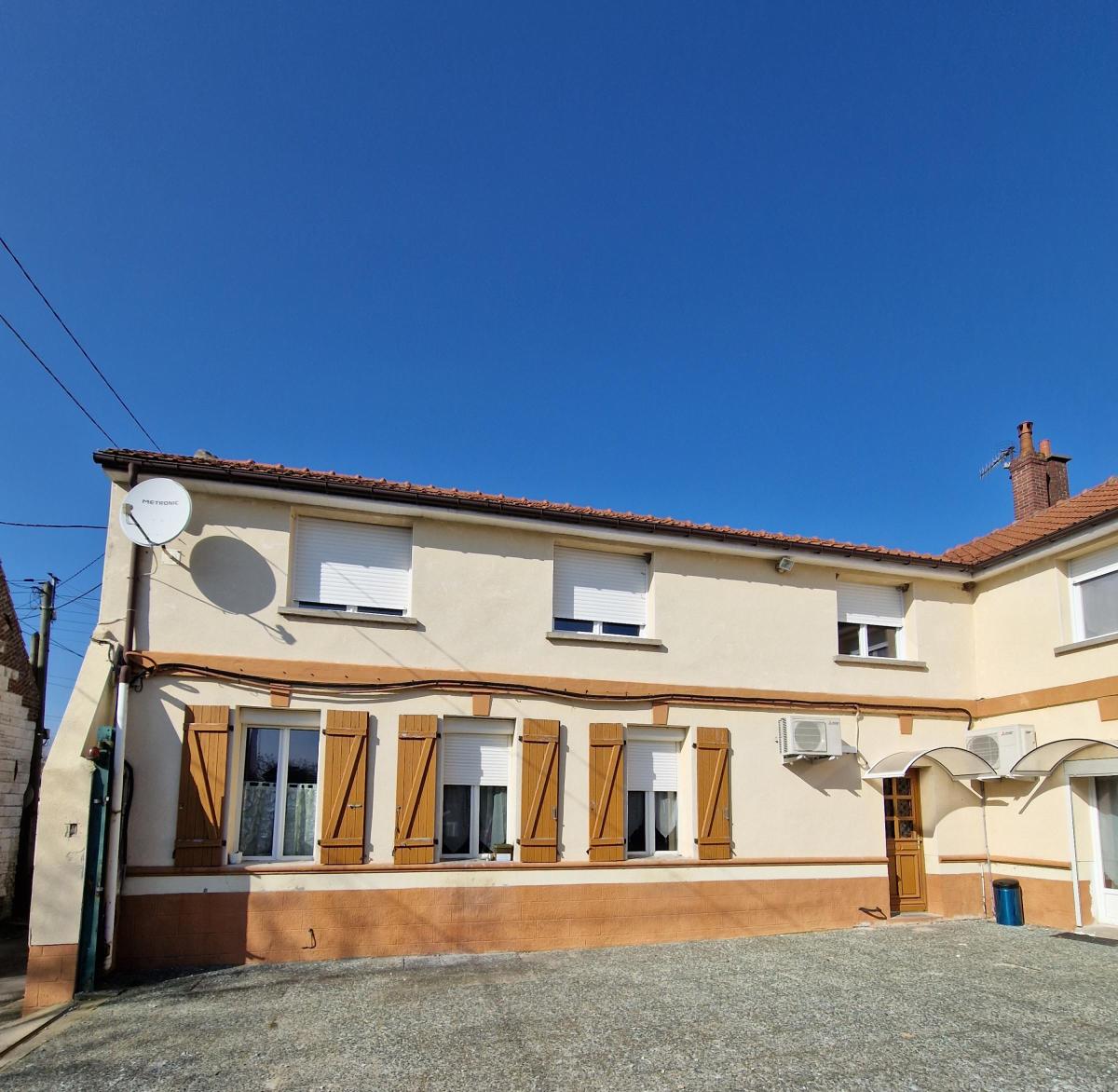 Maison 90 m² · à Rivière · 90,2 m² · 670 €/mois