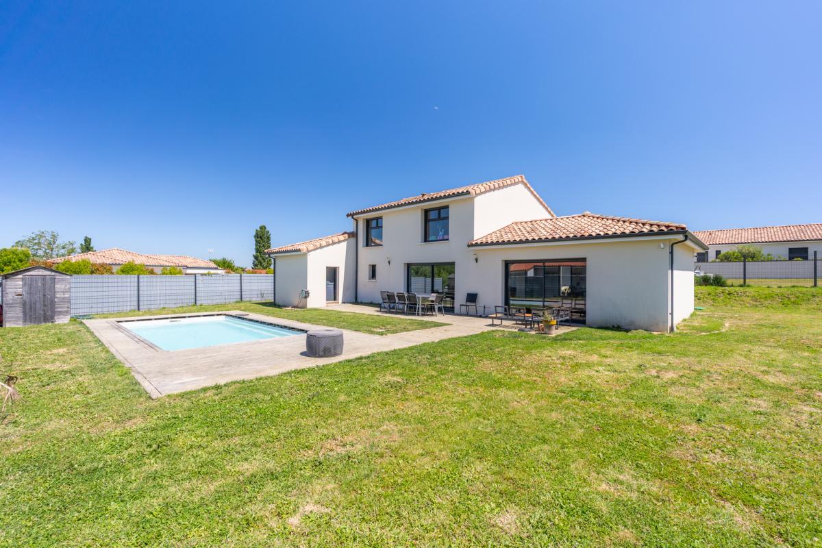 Maison 5 pièces 124 m² · à Ayguesvives · 124 m² · 399 000 €
