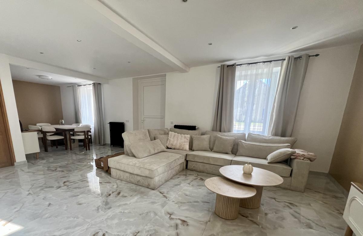 Maison 5 pièces 149 m² · à Chamant · 149 m² · 2 100 €/mois