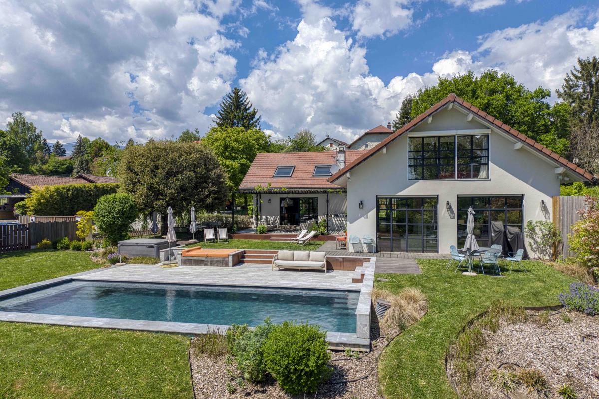 Maison 8 pièces 590 m² · à Sauverny · 590 m² · 1 990 000 €