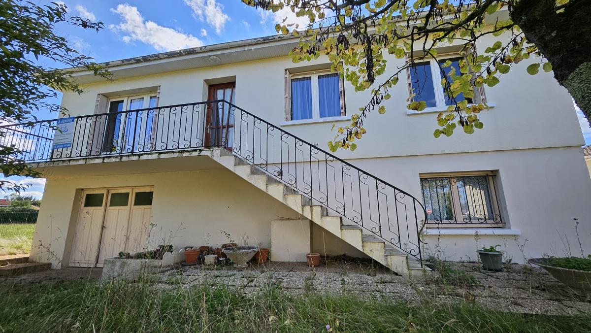 Maison 7 pièces 107 m² · à Valence-en-Poitou · 107 m² · 136 500 €