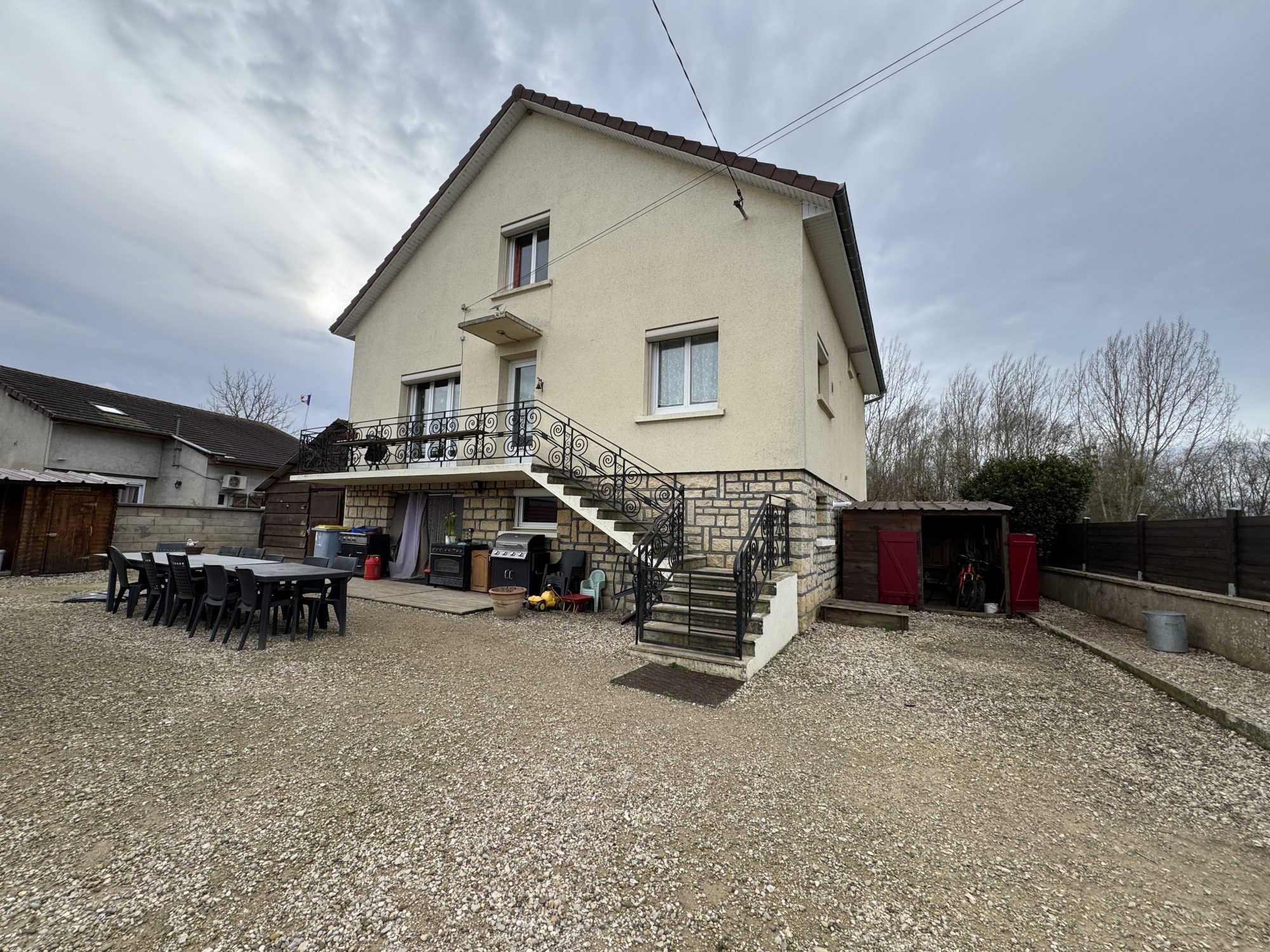 Maison 10 pièces 255 m² · à Chaussin · 255 m² · 229 000 €