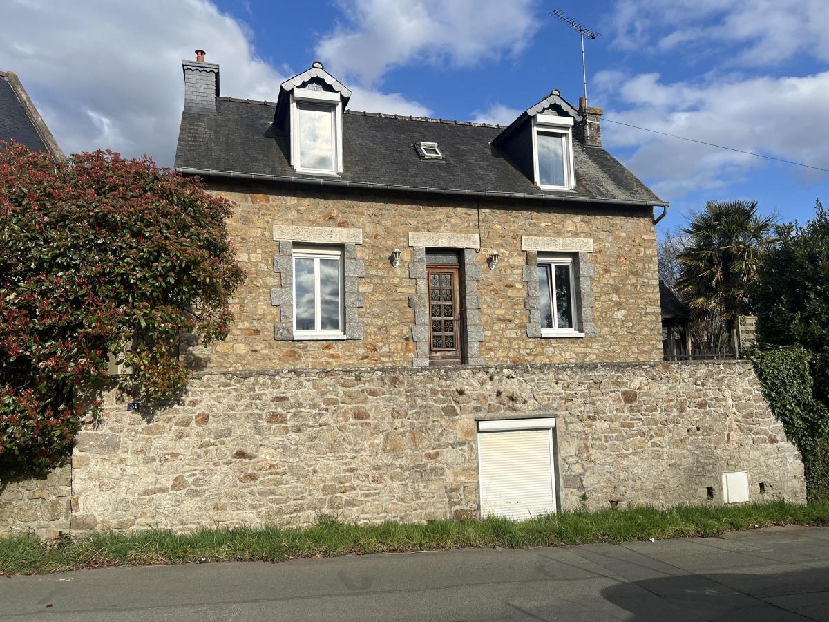 Maison 4 pièces 99 m² · à Ploumagoar · 98,8 m² · 143 880 €