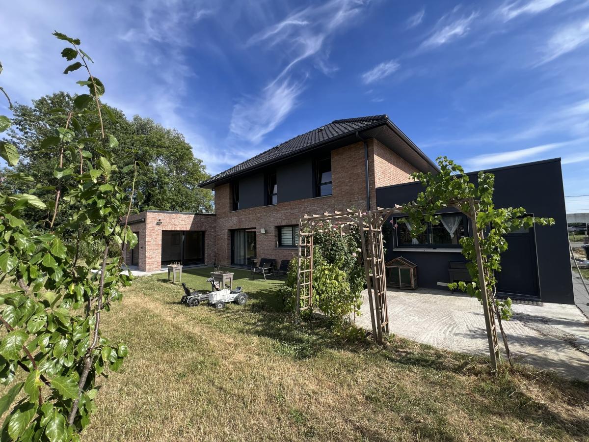 Maison 7 pièces 196 m² · à Rosult · 196 m² · 499 000 €