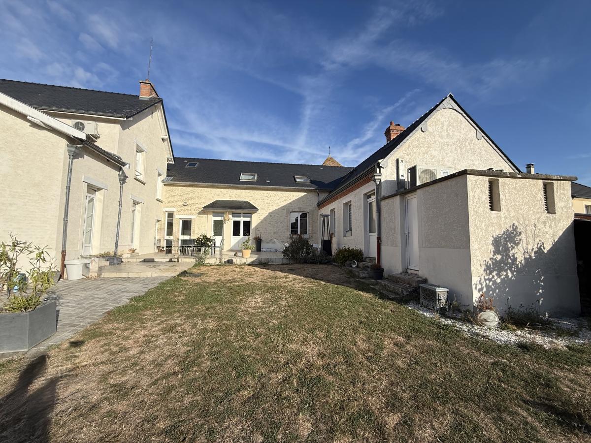 Maison 11 pièces 425 m² · à Janvry · 425 m² · 1 260 000 €