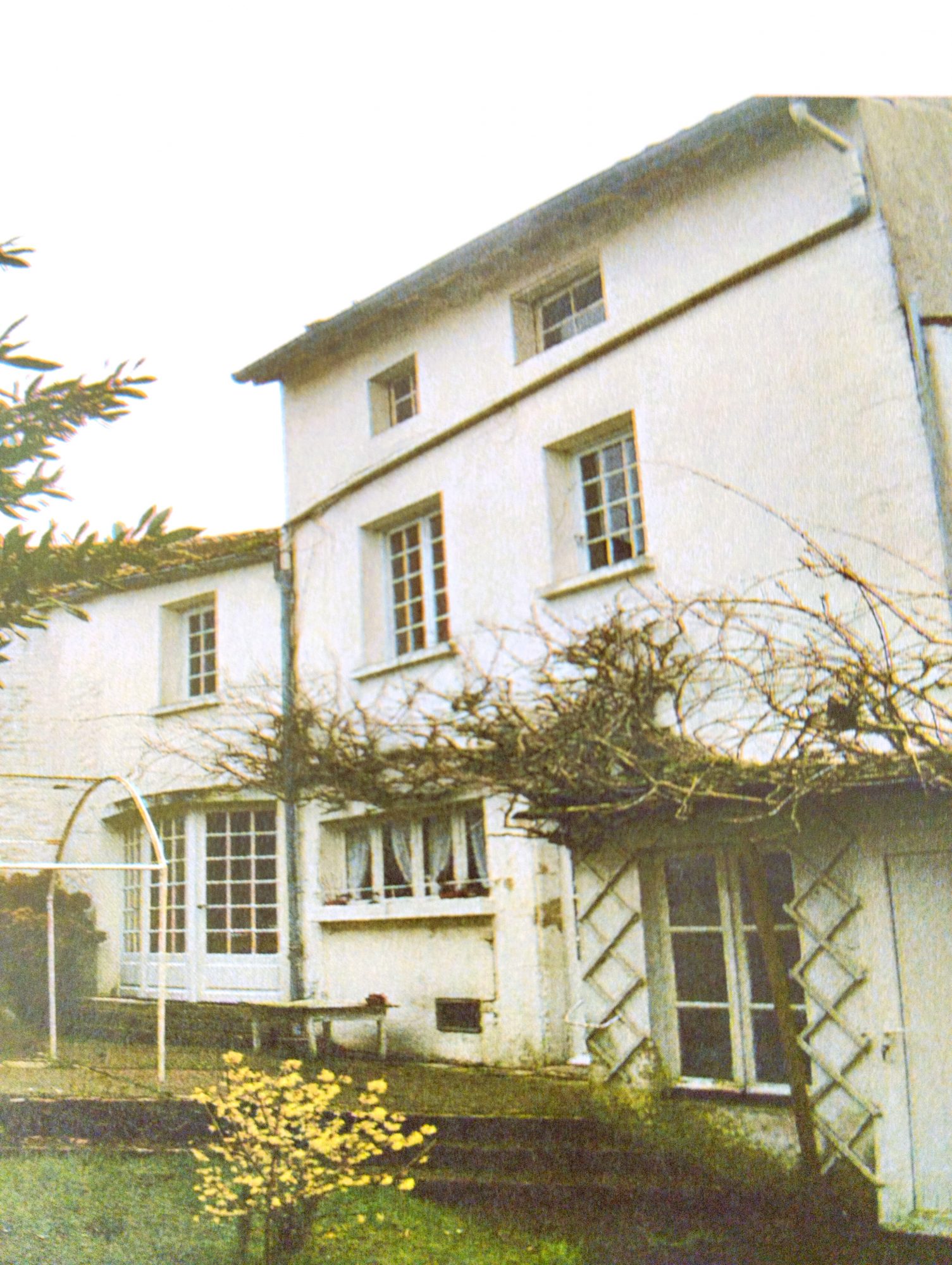 Maison 8 pièces 174 m² · à Chef-Boutonne · 174 m² · 96 300 €