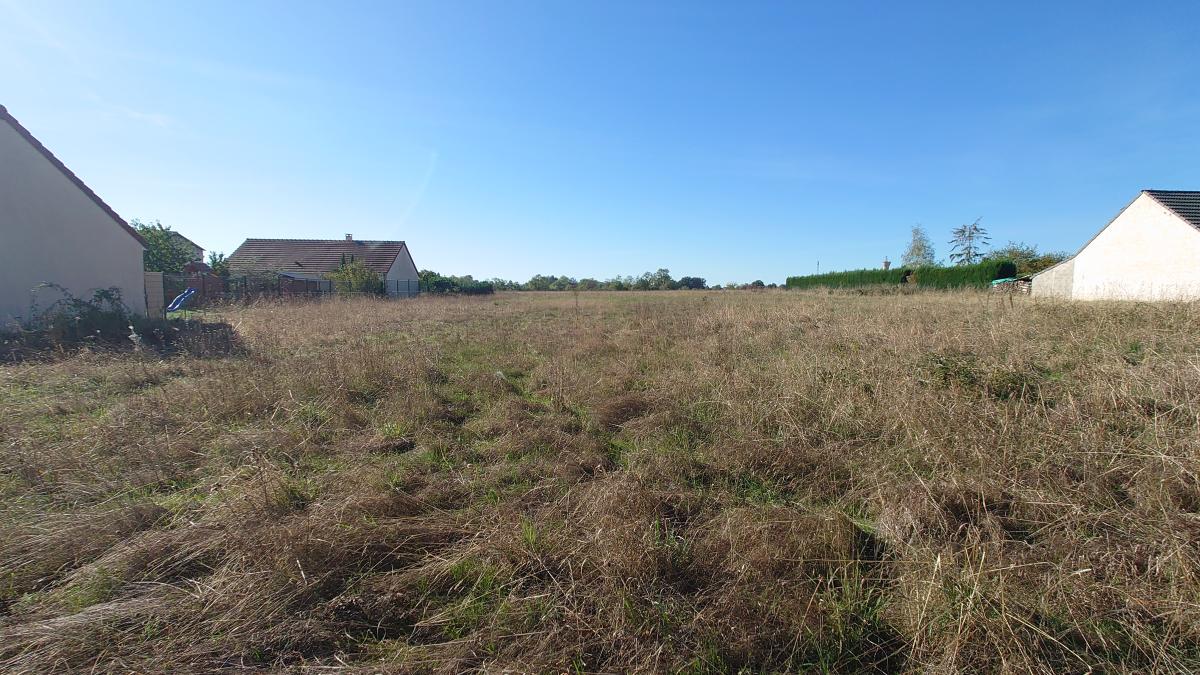 Terrain 1815 m² · à Poilly-lez-Gien · 49 100 €
