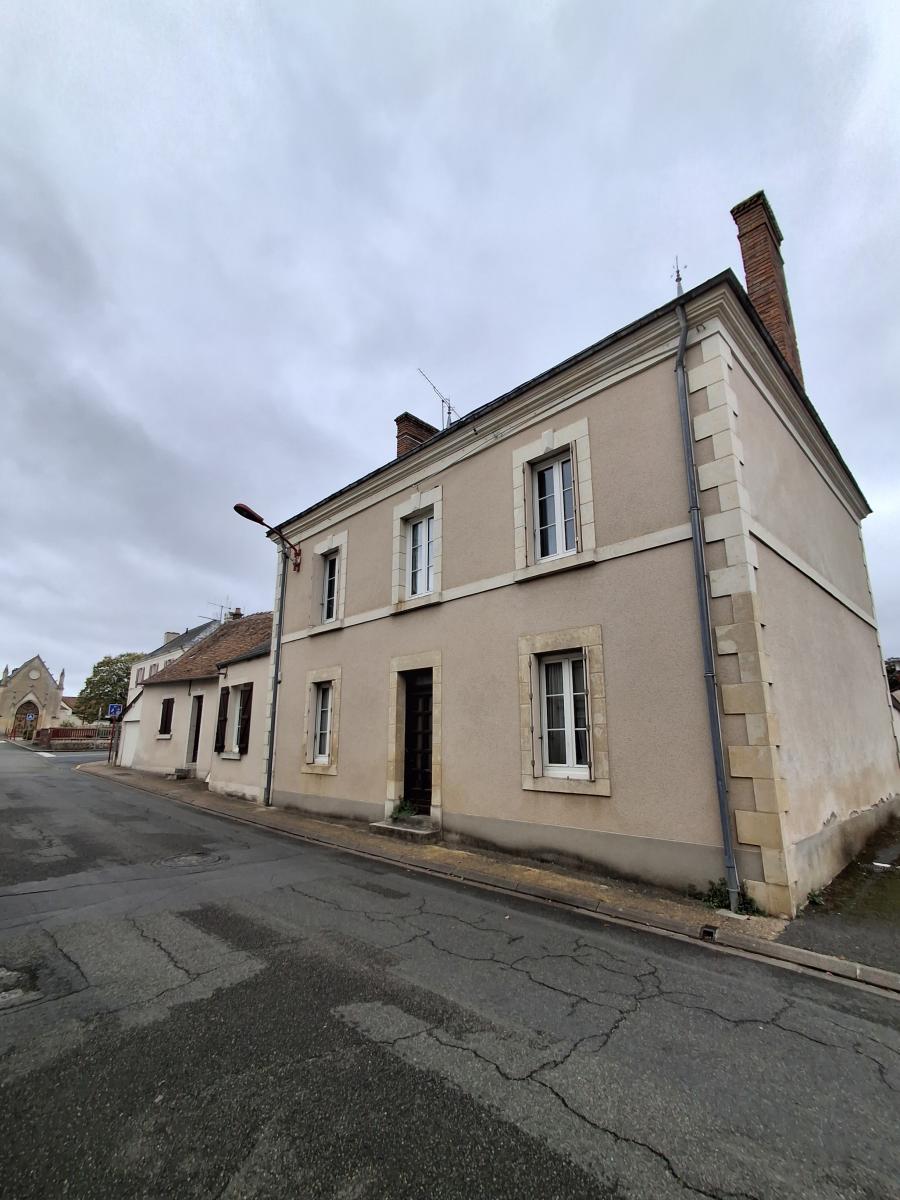 Maison 7 pièces 219 m² · à Crosmières · 219,3 m² · 210 000 €