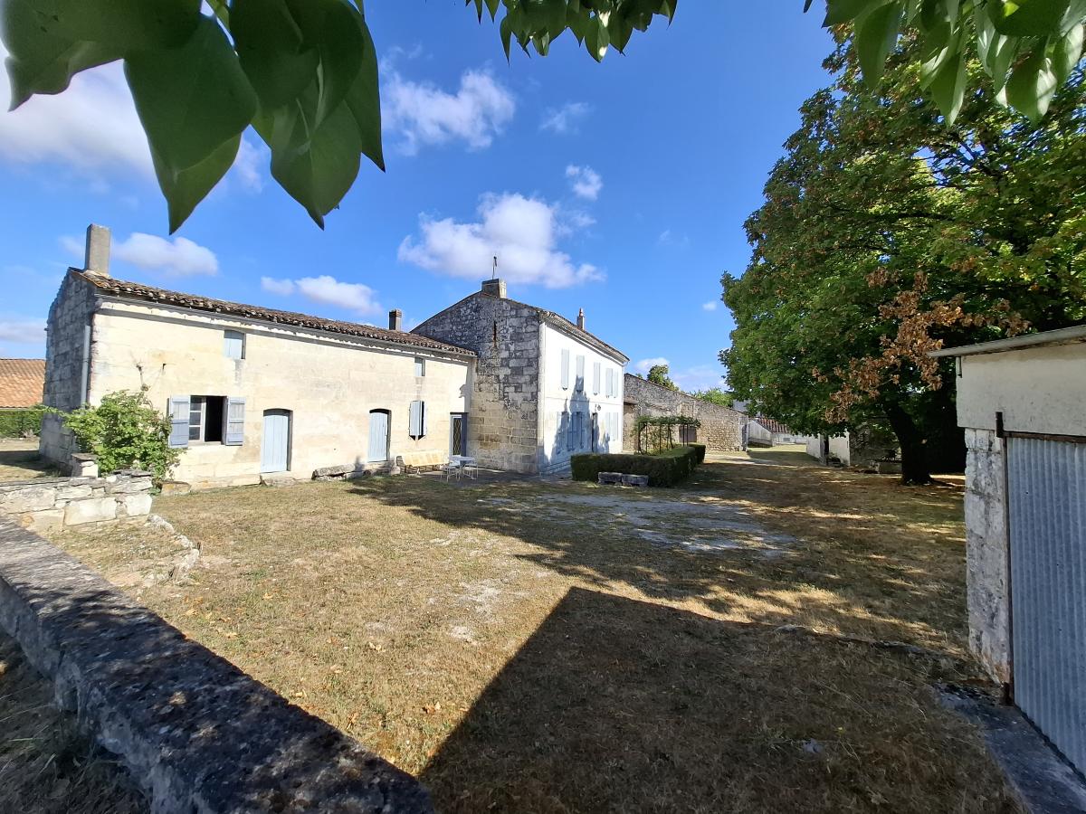 Maison 5 pièces 158 m² · aux Gonds · 158 m² · 395 000 €