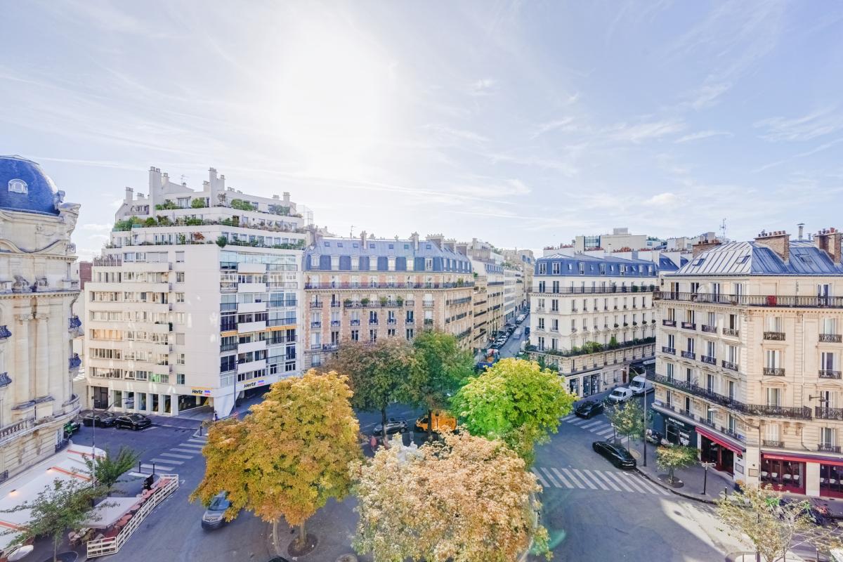 Appartement 6 pièces 200 m² · à Paris 17e Arrondissement · 200,5 m² · 2 472 000 €
