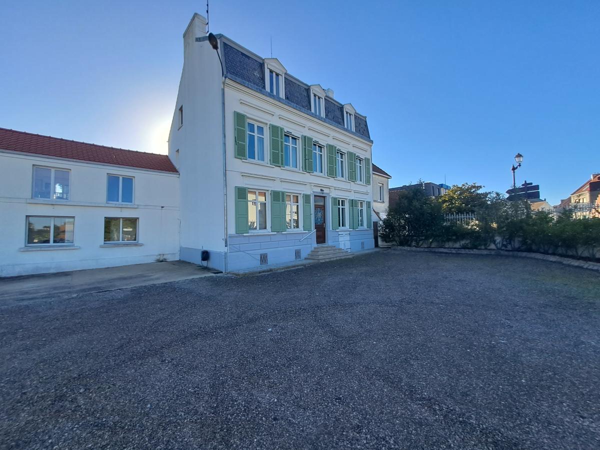 Maison 10 pièces 272 m² · à Guînes · 272 m² · 281 220 €