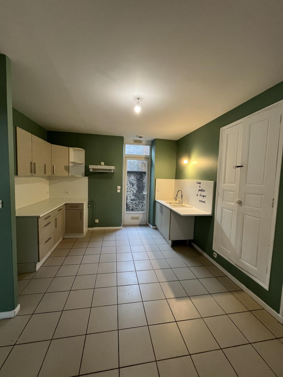 Maison 108 m² · à Évron · 107,6 m² · 131 750 €