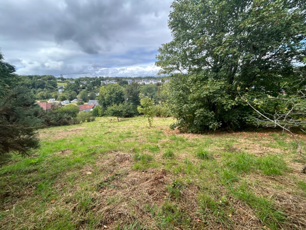 A VENDRE HUELGOAT PROXIMITE CENTRE ET LAC · 42 500 €