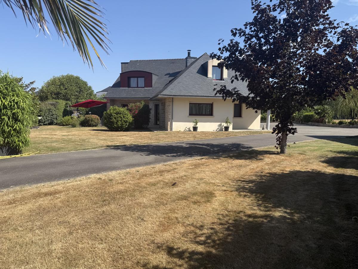 Maison 7 pièces 225 m² · à Surzur · 225 m² · 883 500 €