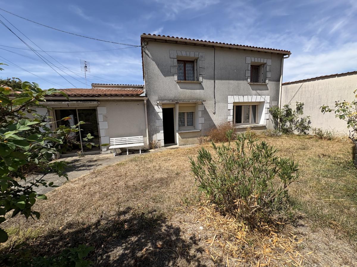 Maison 5 pièces 80 m² · à La Foye-Monjault · 80 m² · 85 300 €