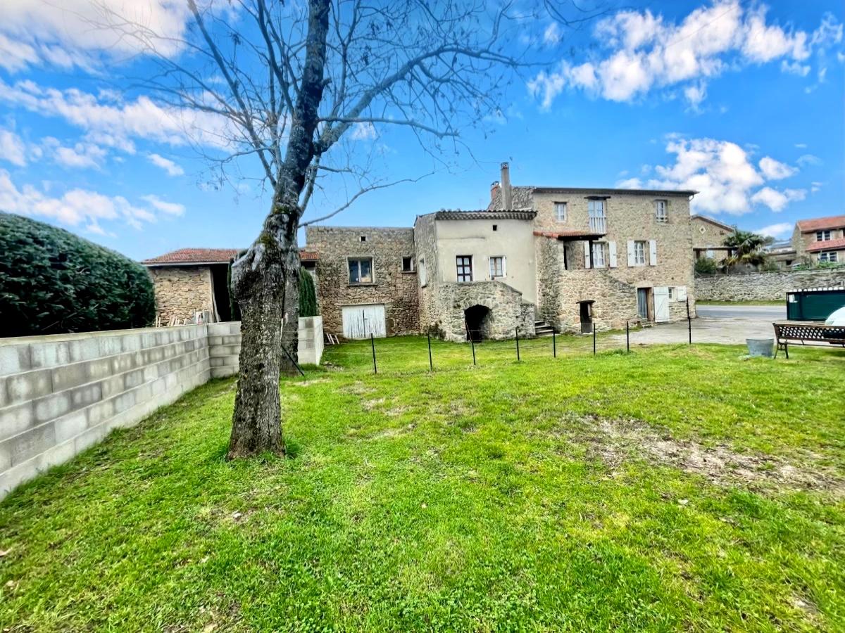 Immeuble 1 pièce 160 m² · à Étables · 160 m² · 285 000 €