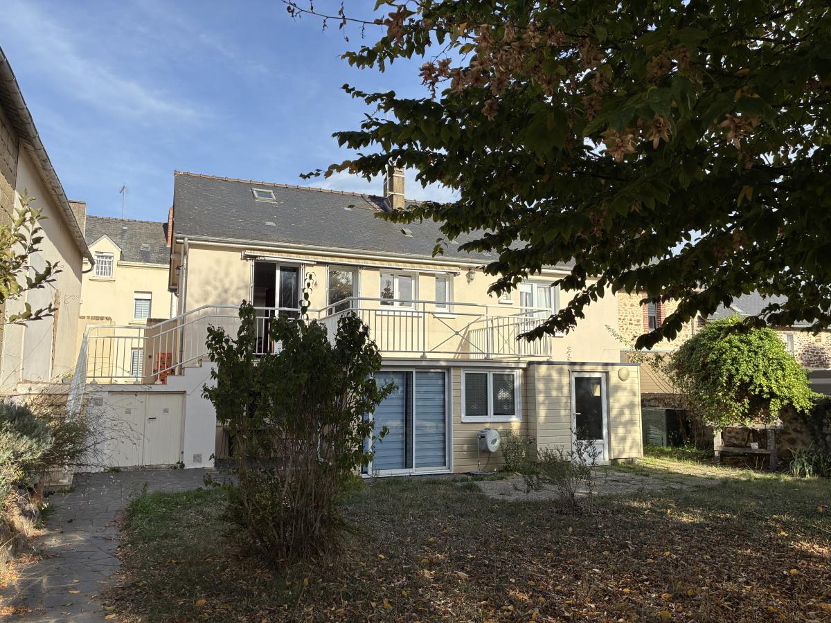 Maison 135 m² · à Montsûrs · 135 m² · 146 000 €