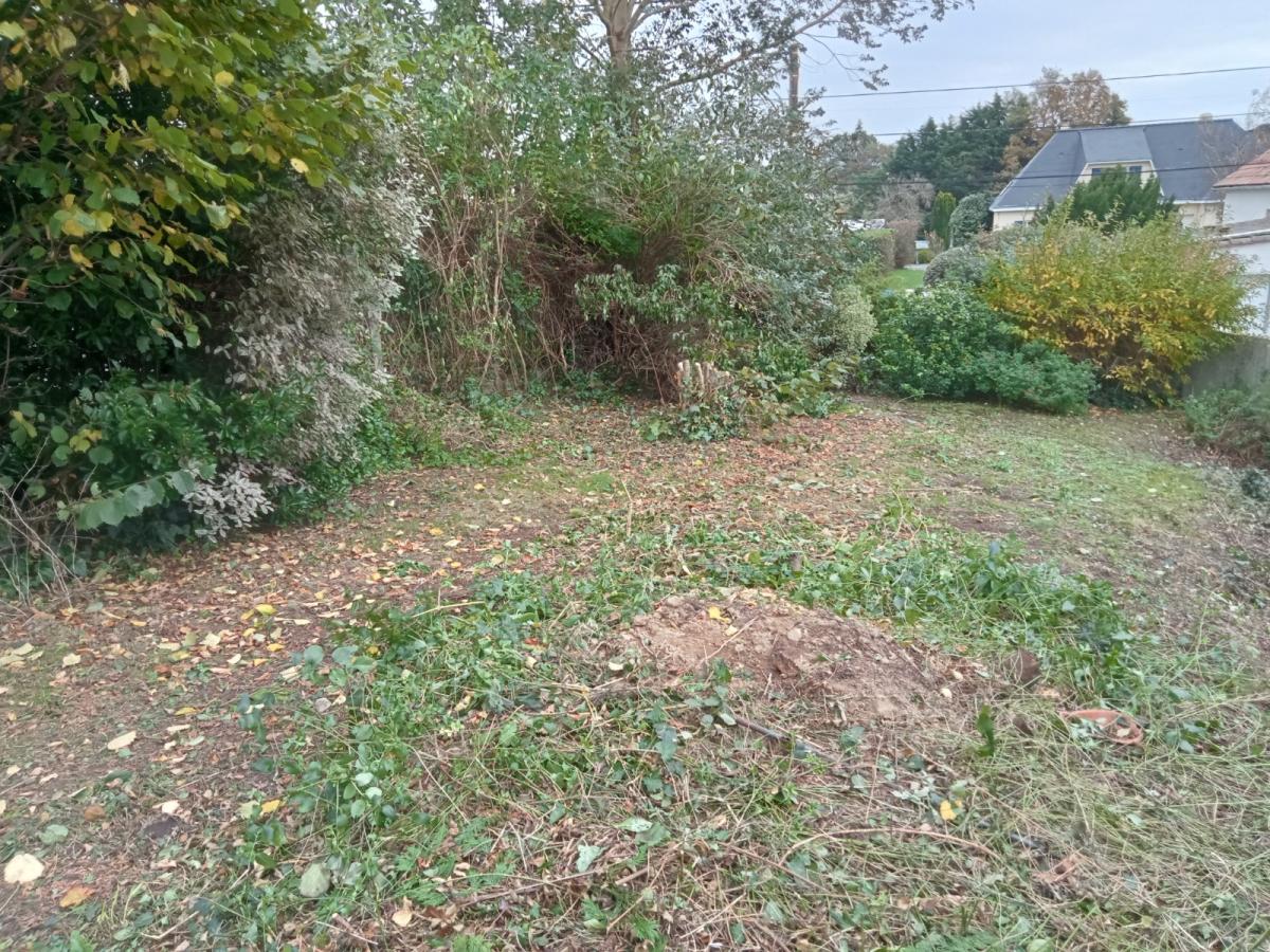 Terrain non-viabilisé de 281m², libre de constructeur · à Couëron · 110 000 €